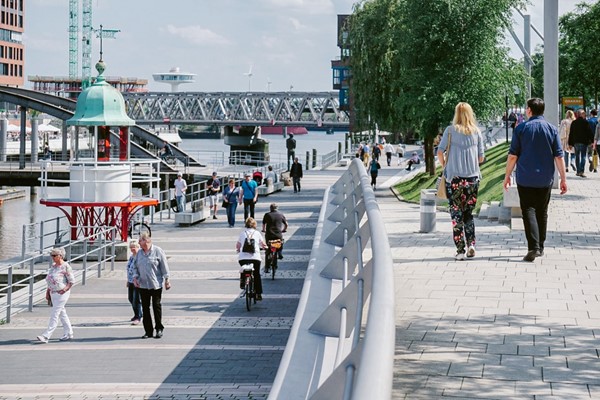 HafenCity is developed as a city of short distances that promote walking and cycling
