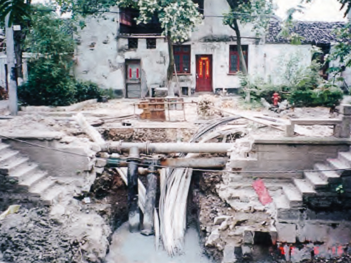 Utilities pipes installation in Pingjiang Historic District