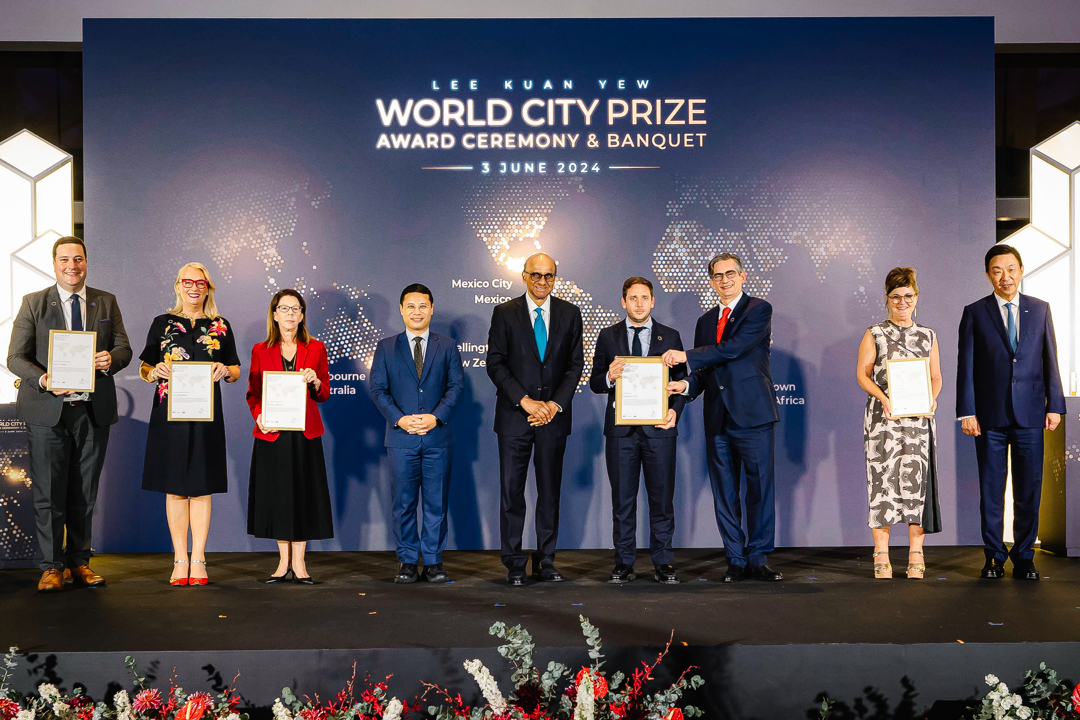 Award presentation to Vienna the 2024 Prize Laureate and Special Mentions