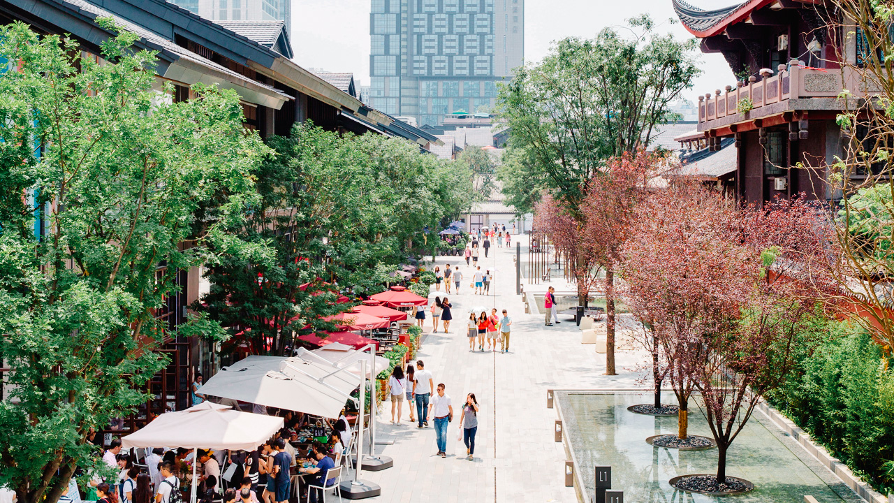 The commercial spaces alongside the historic temples in Chengdu’s Taikoo district continues the thousand-year tradition of mixing sacred elements with commercial spaces